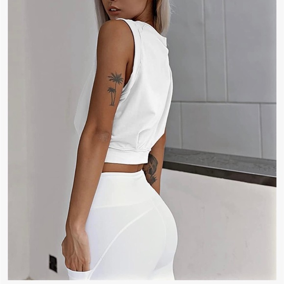 ARRIVE GUIDE Crop Top Athletic Shirts for Women Cute Sleeveless Yoga Tops Shirts - Picture 4 of 4